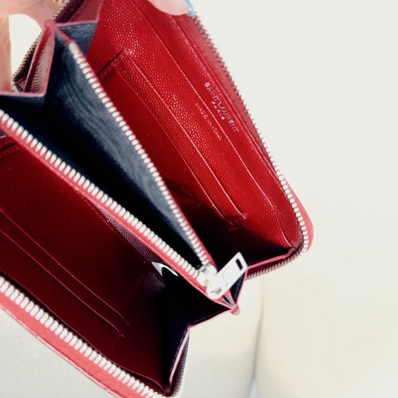 YSL - Yves Saint Laurent - Picture 2 of 3